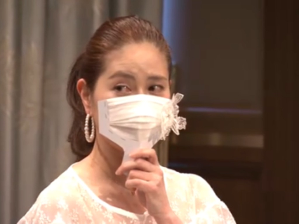 【新冠肺炎】日本大學研發手持式口罩 邊食飯邊拿口罩毫無違和感？