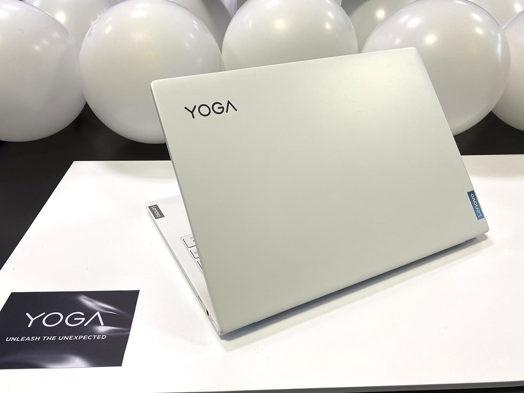 Lenovo Yoga 2020 全新系列玩型格  Slim 7i Carbon 輕盈堅固
