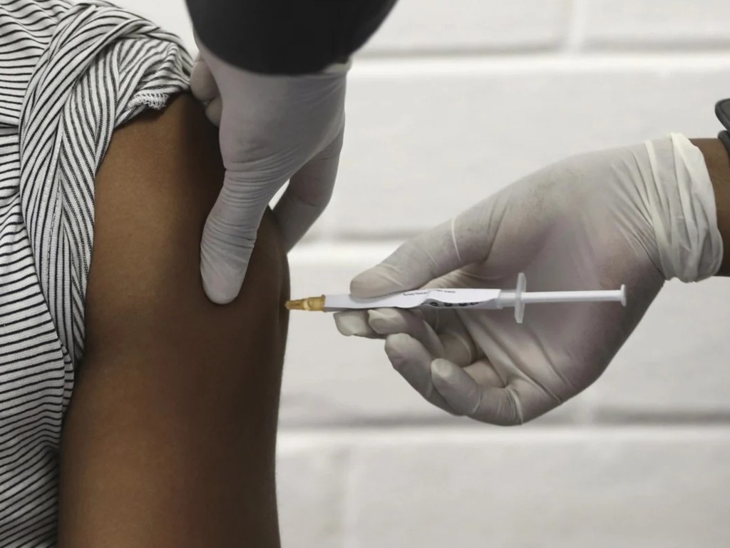 【新冠疫苗】參加牛津大學疫苗試驗志願者死亡  巴西衛生局已證實消息