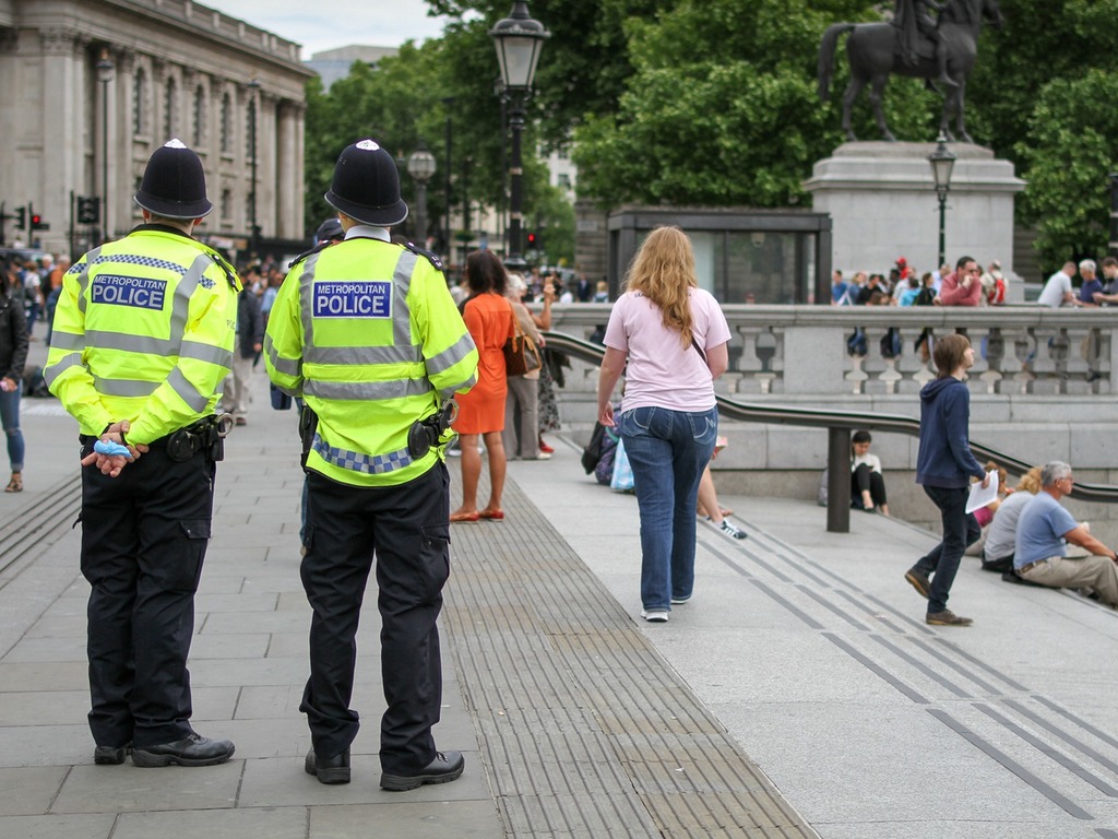 【新冠肺炎】英國逾 800 警察染疫 單日至少增 3.3 萬宗確診