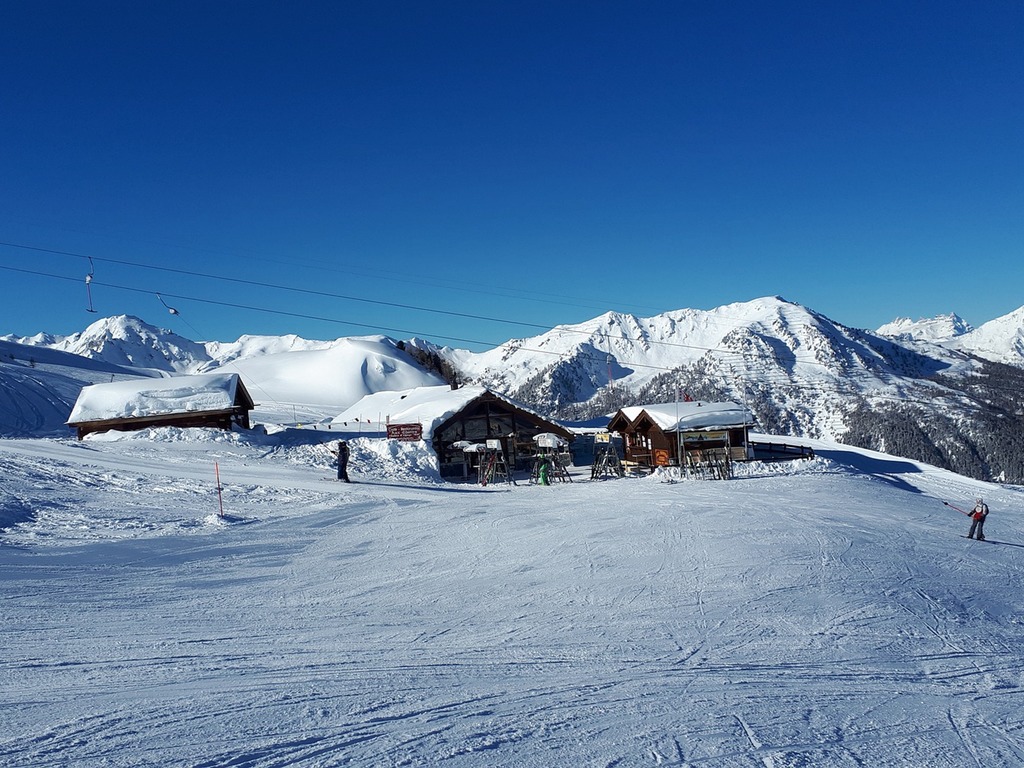 【新冠疫情】瑞士近 200 英國旅客拒隔離  漏夜逃離滑雪勝地