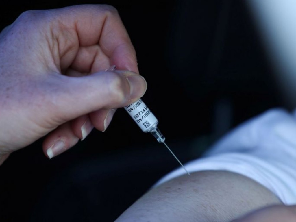 【新冠疫苗】美國護士接種疫苗後 6 日仍確診 疫苗功效成疑