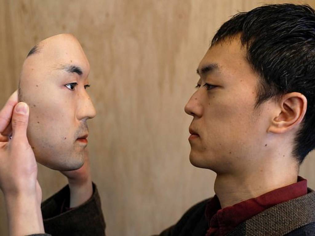 日本黑科技超像真人皮面具！少女秒變大叔無違和