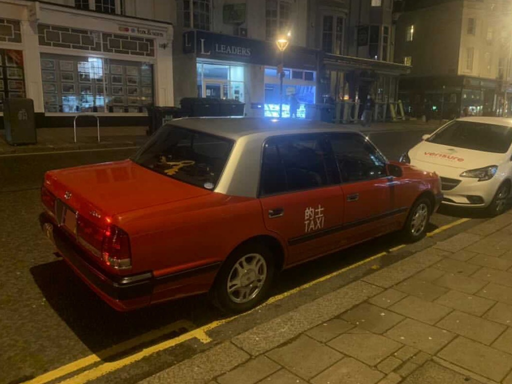 英國都有「香港紅的士」 港人移英用紅的做 Uber？ 
