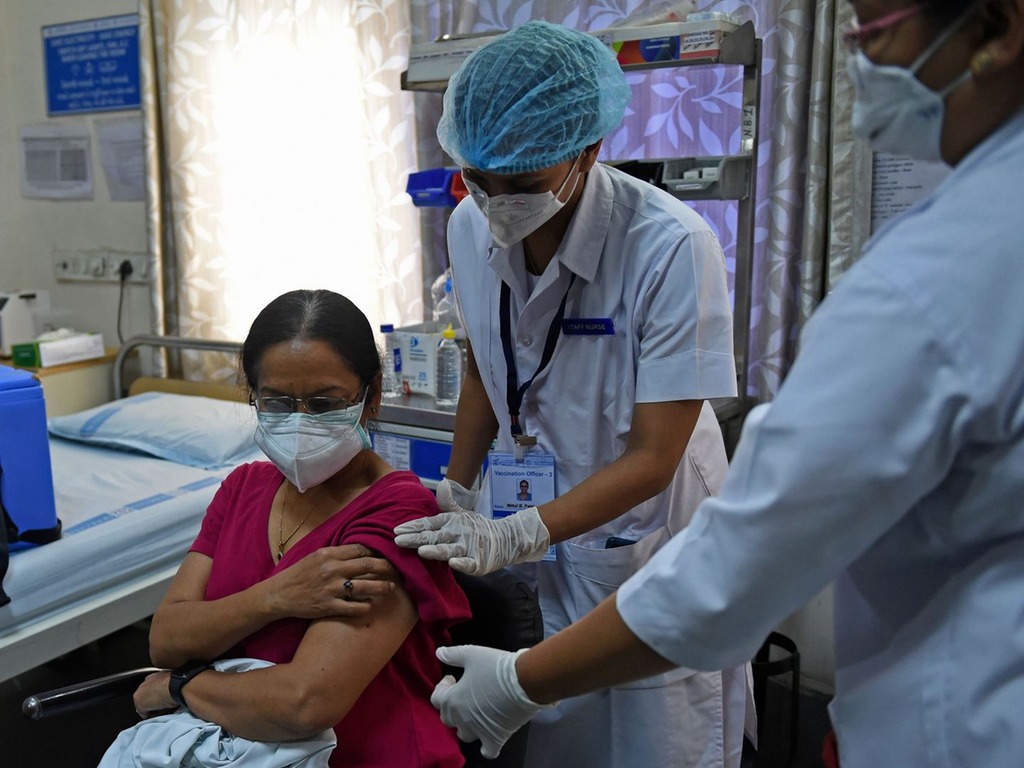 新冠疫苗再有負面消息  印度 447 名接種者現副作用 1 人死亡