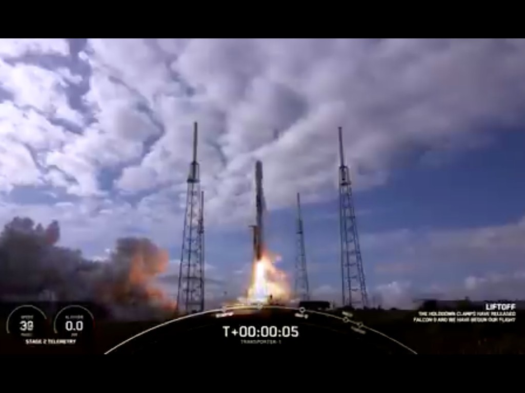 SpaceX 火箭成功單次運送 143 枚衛星 破 2017 年紀錄