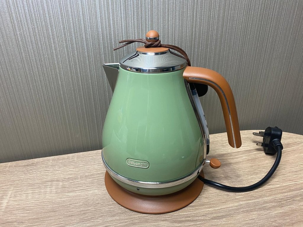 【便利店預購】 DeLonghi 意式早餐復古系列電水壺  一套 3 色超靚仔