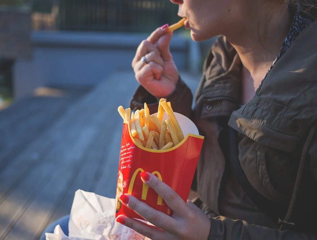 老公叫麥當勞外賣無預工人姐姐 老婆唔認同問網民點算好