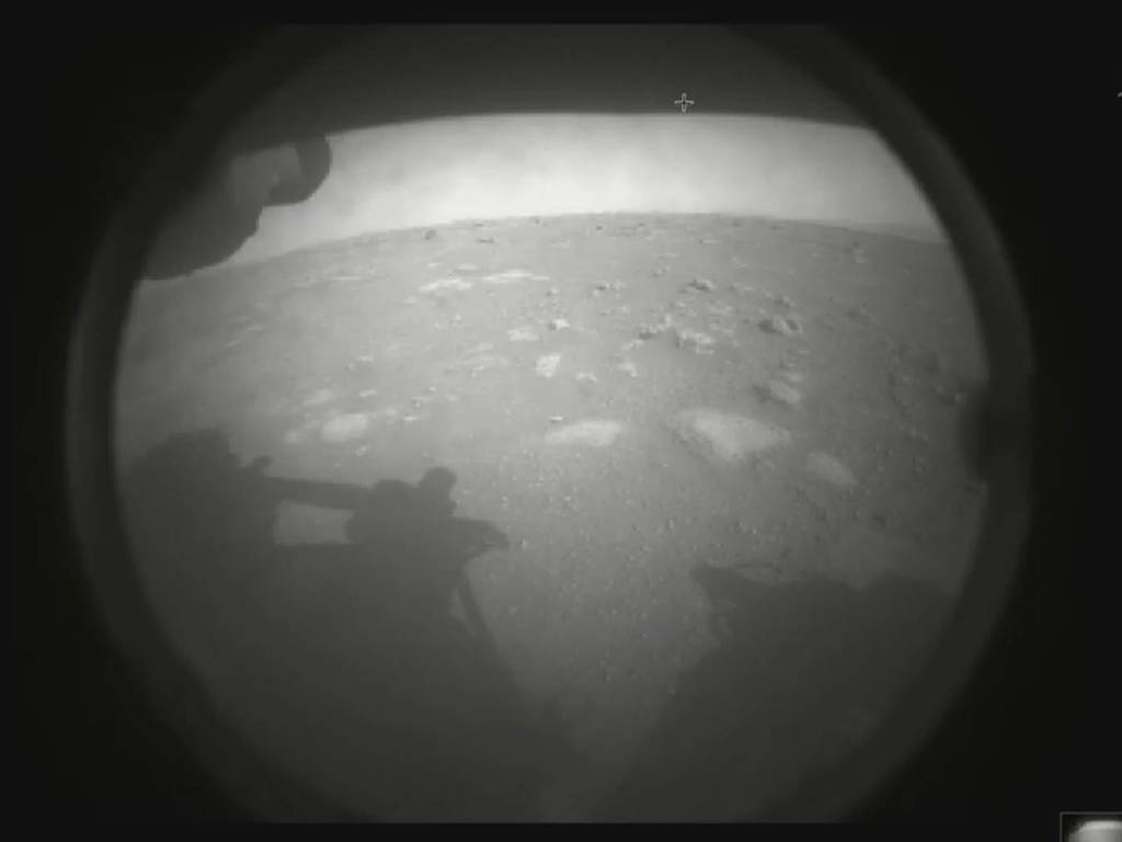 NASA 毅力號傳回首張火星表面照！網民瘋改圖 PS 外星人照
