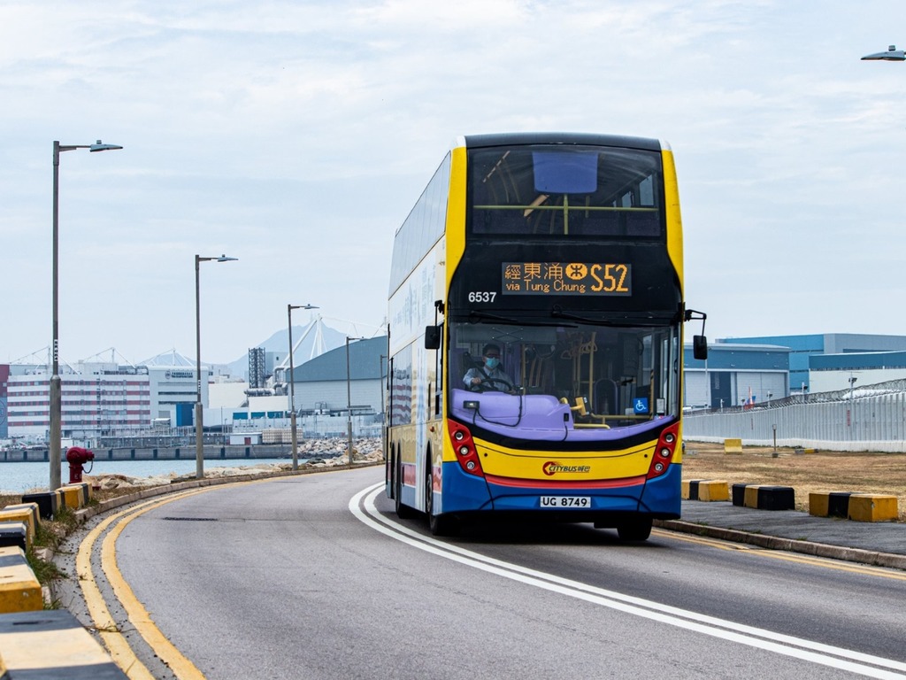 【e＋車路事】新巴城巴加裝駕駛輔助系統 3 大功能提升巴士安全