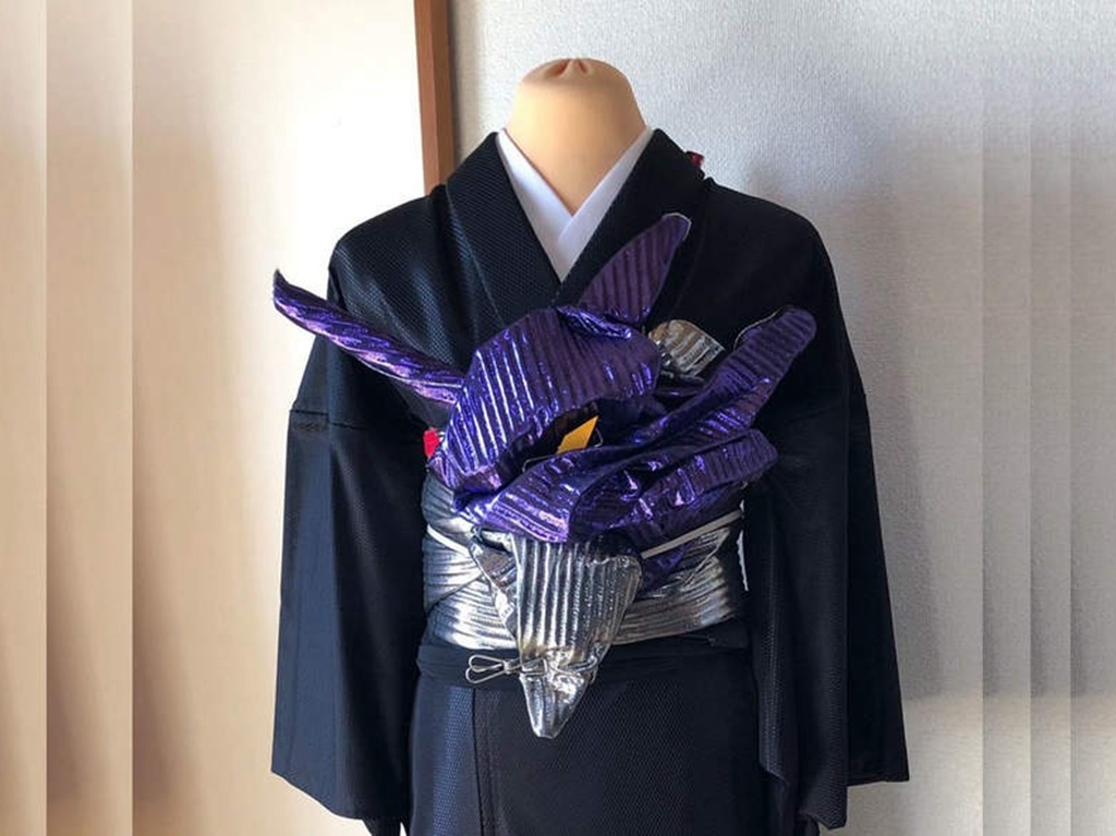 和服打出 EVA 初號機頭部腰帶結