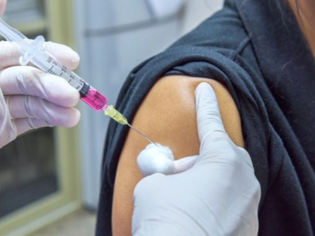 【新冠肺炎】英國病毒專家表示  未來人類需每年接種新冠疫苗防疫