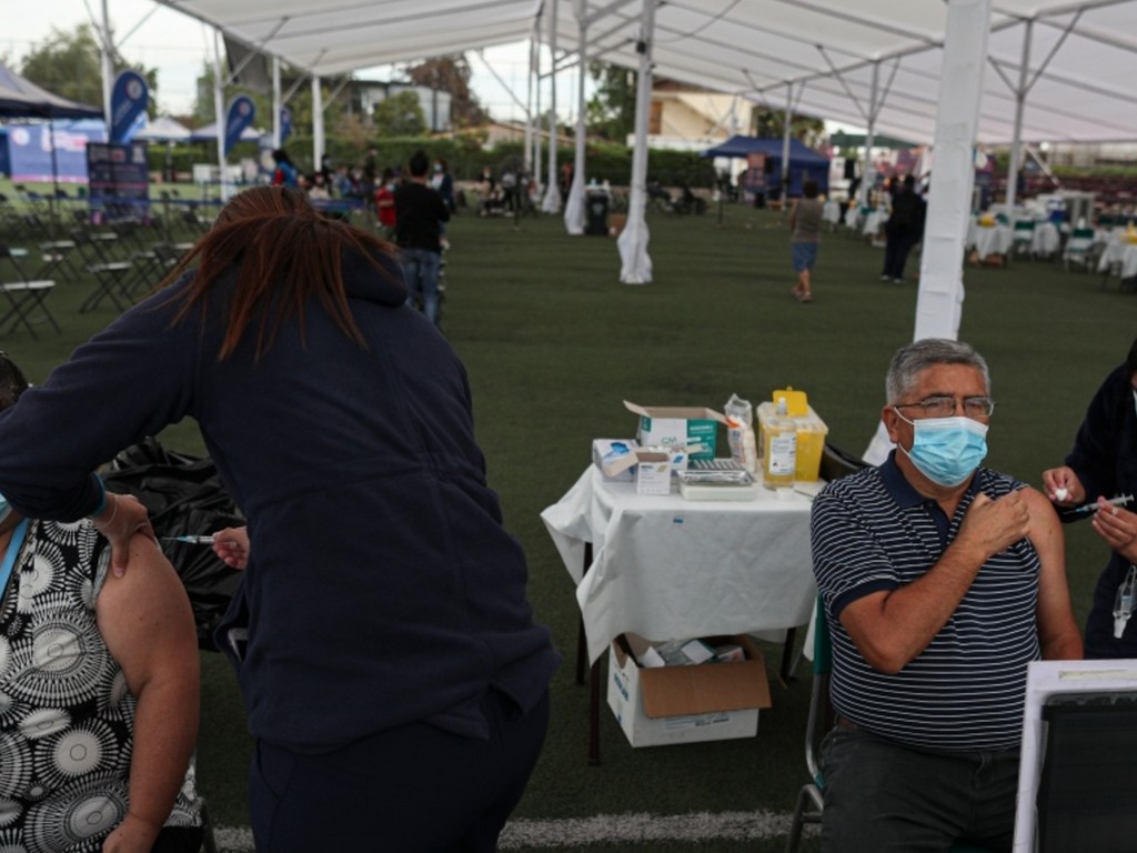 【新冠疫苗】智利三分一人口接種疫苗  確診個案不跌反升