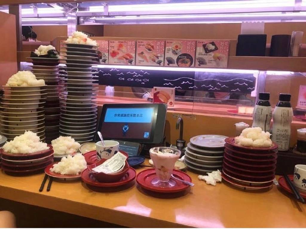 台壽司店員罵「鮭魚之亂」極浪費！只食魚生剩飯堆滿檯