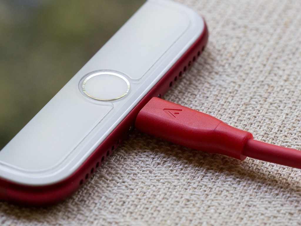 iPhone 充電新專利  智能提醒用戶何時充電