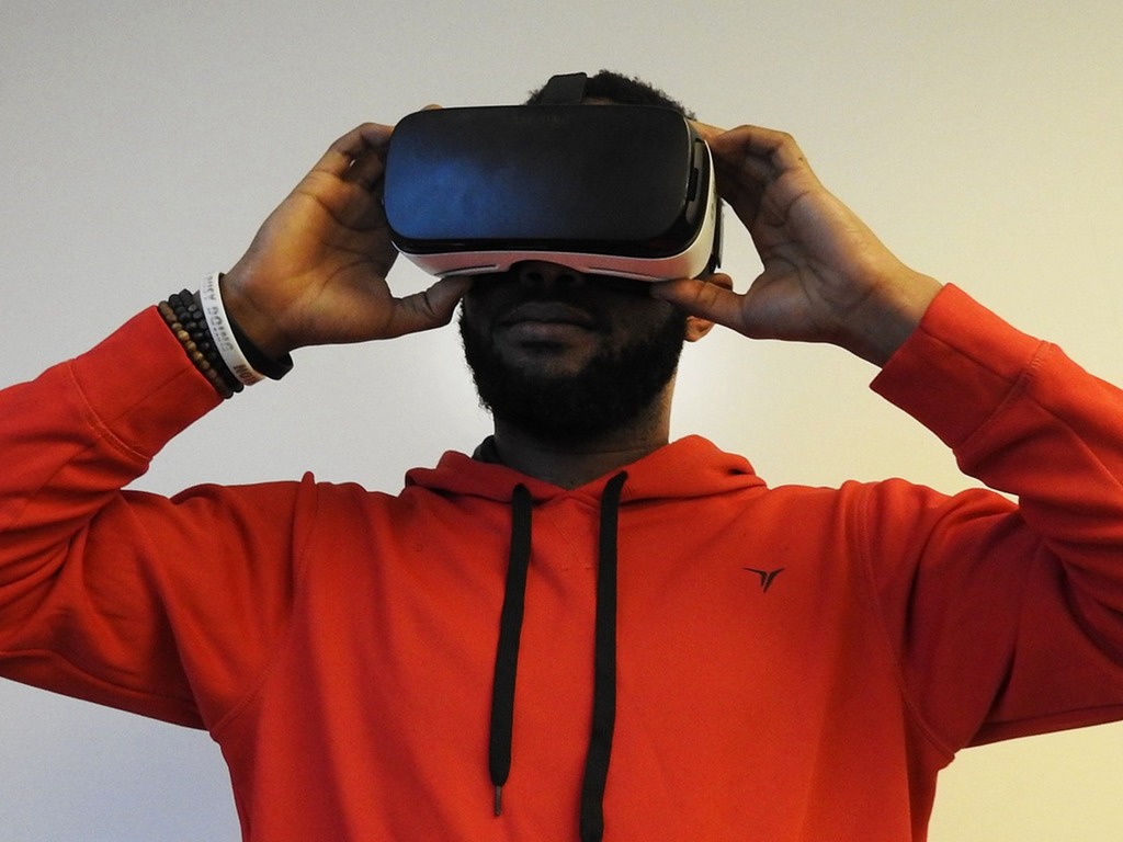 【5G 應用】5G 應用實戰  爽玩 VR．發展遙距學習