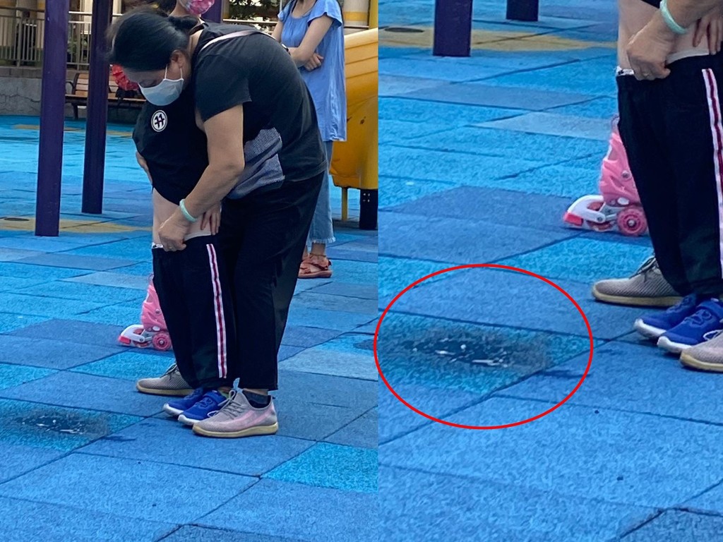 家長為小孩除褲公園當眾小便 網民怒斥無公德心