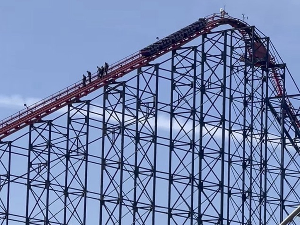 英國最高過山車故障 遊客 65 米高驚險走回地面