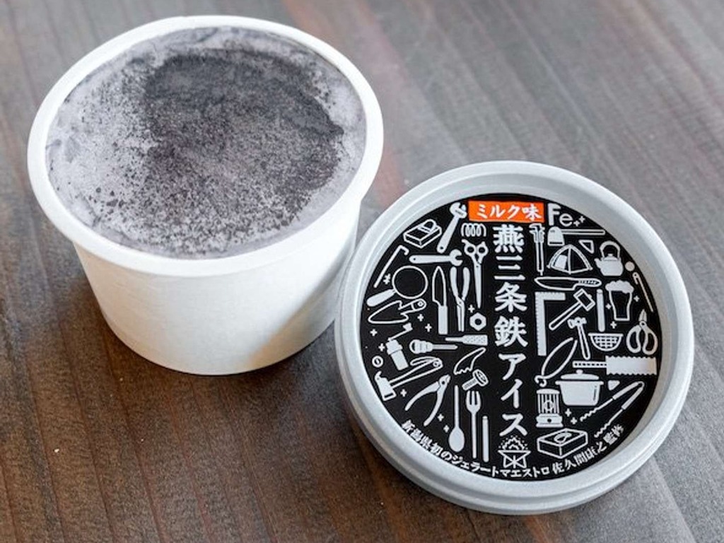 日本三條巿宣傳五金工業  推出黑色鐵味雪糕