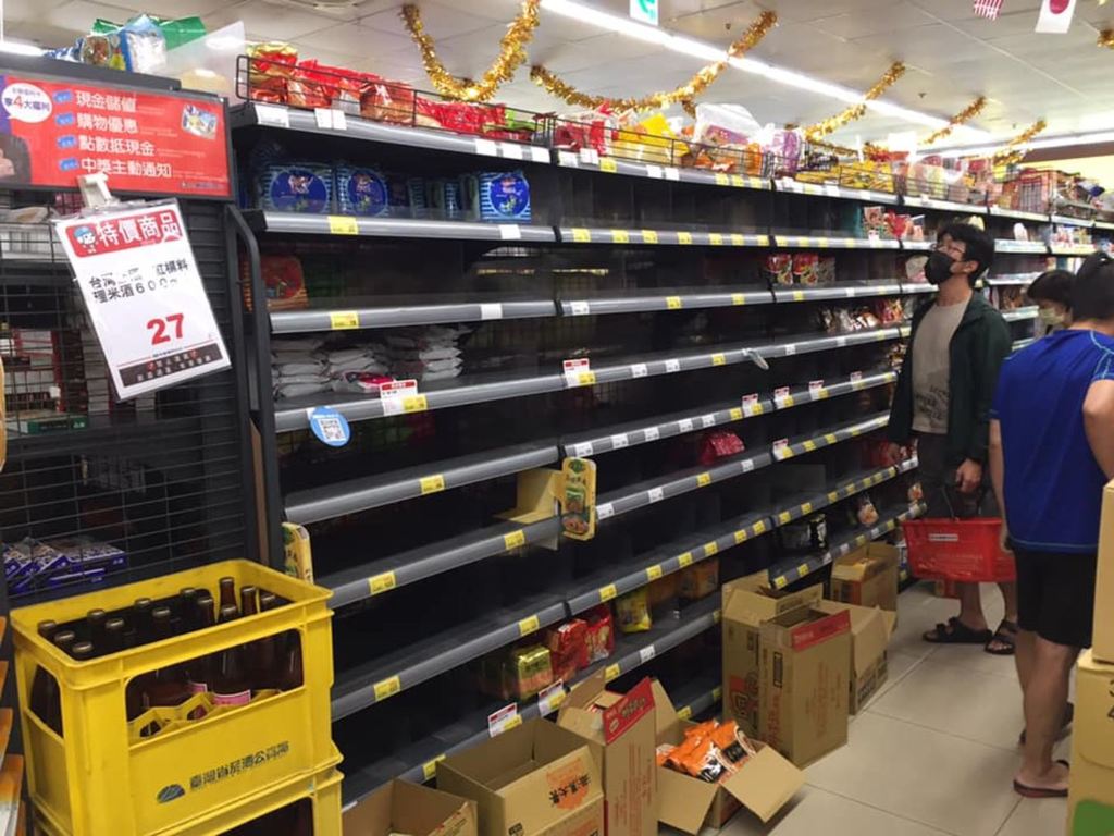【新冠肺炎】台灣超市驚現搶購潮 僅一款食物庫存充足？