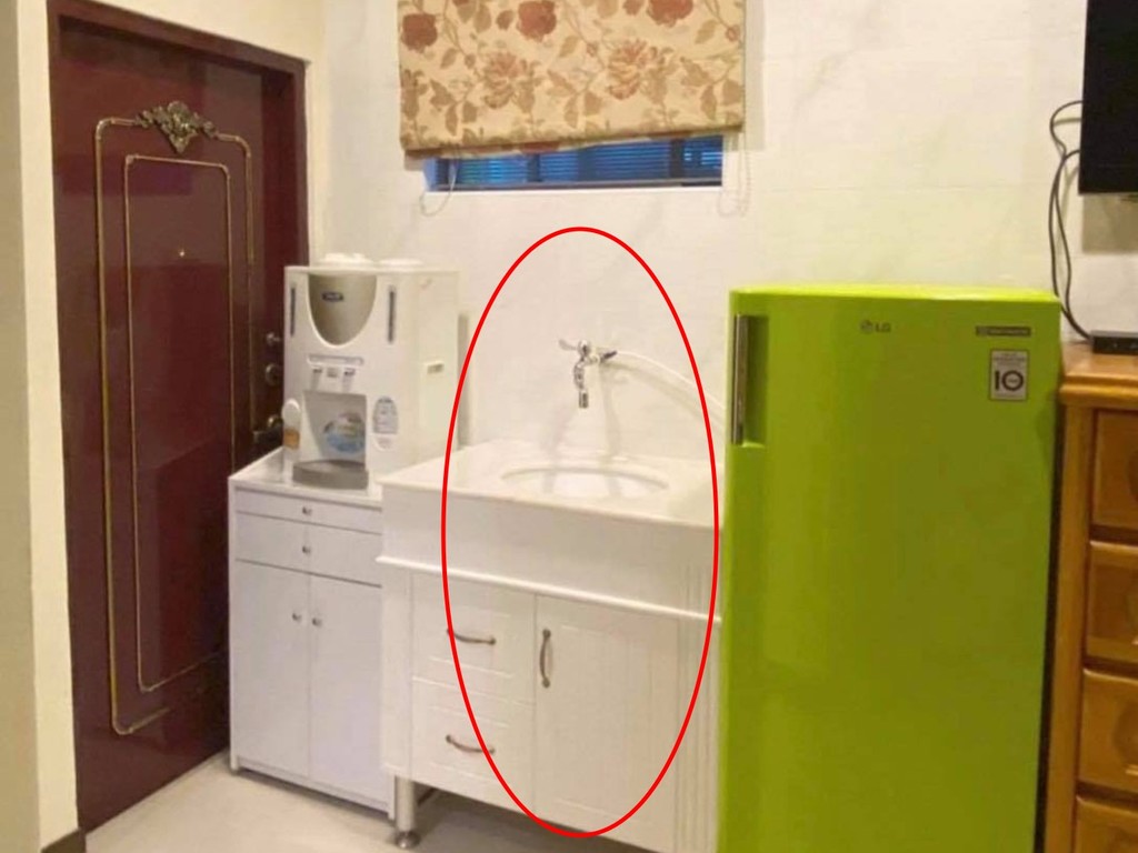 【裝修設計】大門口設洗手盆擋出入口  網民：防疫新設計嗎？