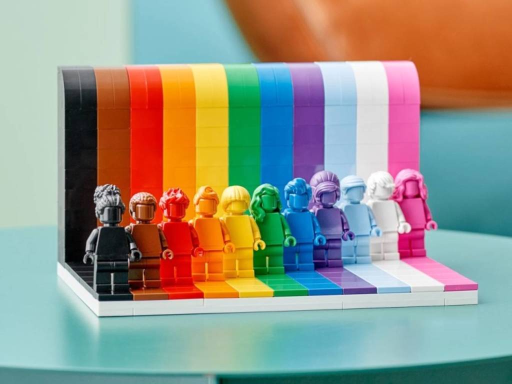 LEGO 40516 愛與和平彩虹系列登場 Everyone Is Awesome