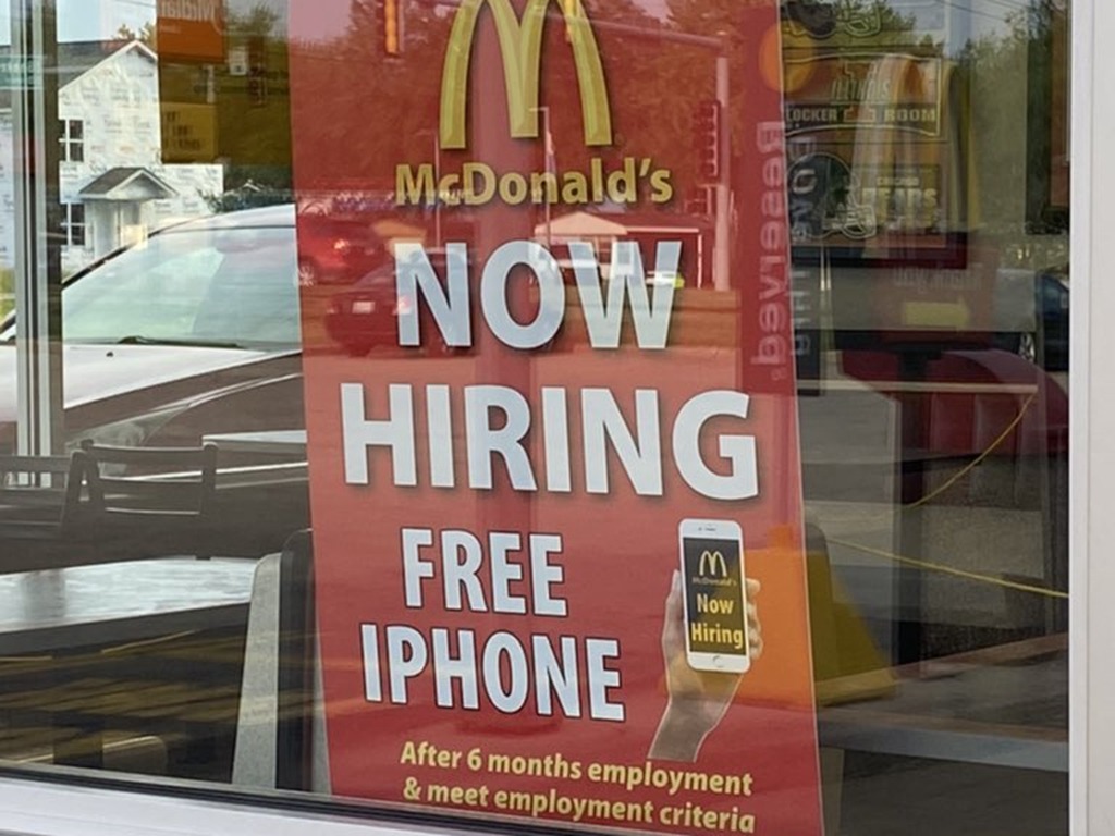 美國麥當勞招聘無人問津 出奇招做滿半年送 iPhone