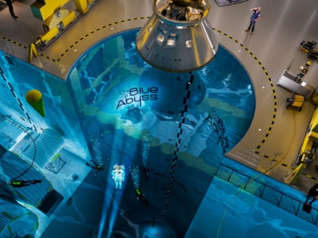 Blue Abyss 將建全球最深游泳池  訓練海底機械人及太空人