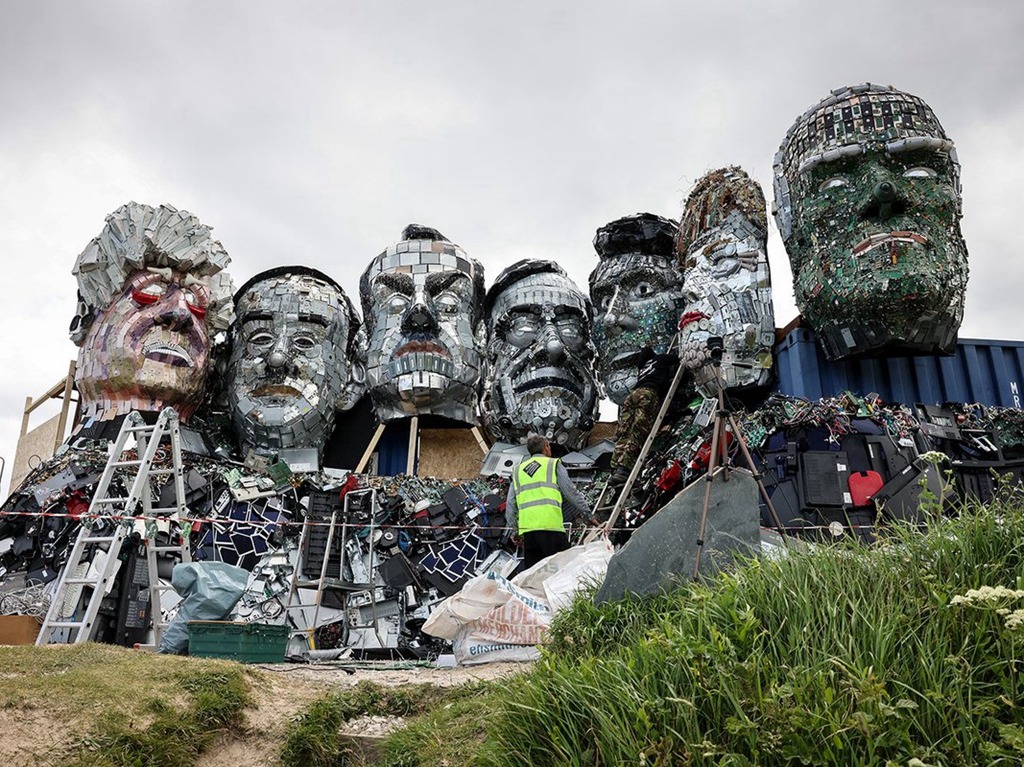 電子垃圾建 G7 領袖「總統山」雕像 藝術家呼籲關注環境浩劫
