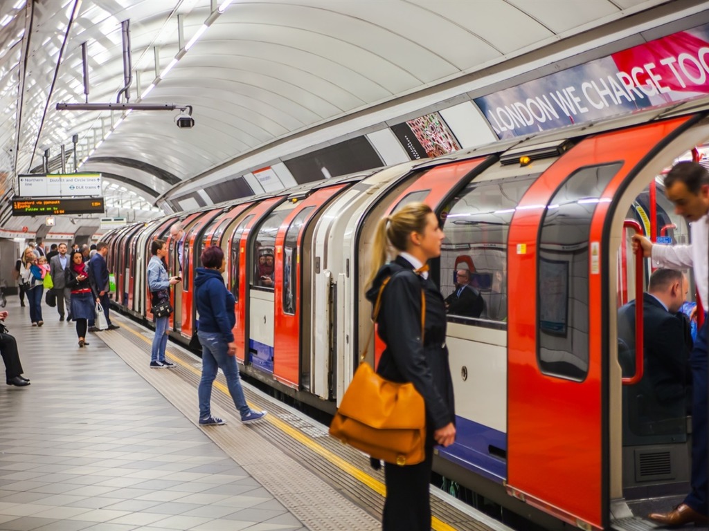 倫敦地鐵 2024 年底收到手機訊號  倫敦市長兌現競選連任承諾