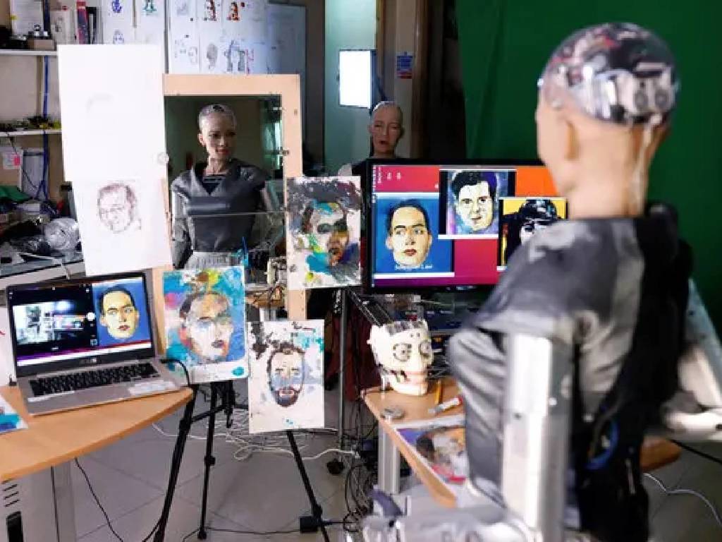 港產 AI 機械人 Sophia 12 秒完成肖像畫！ NFT 數位畫作最終賣出天價