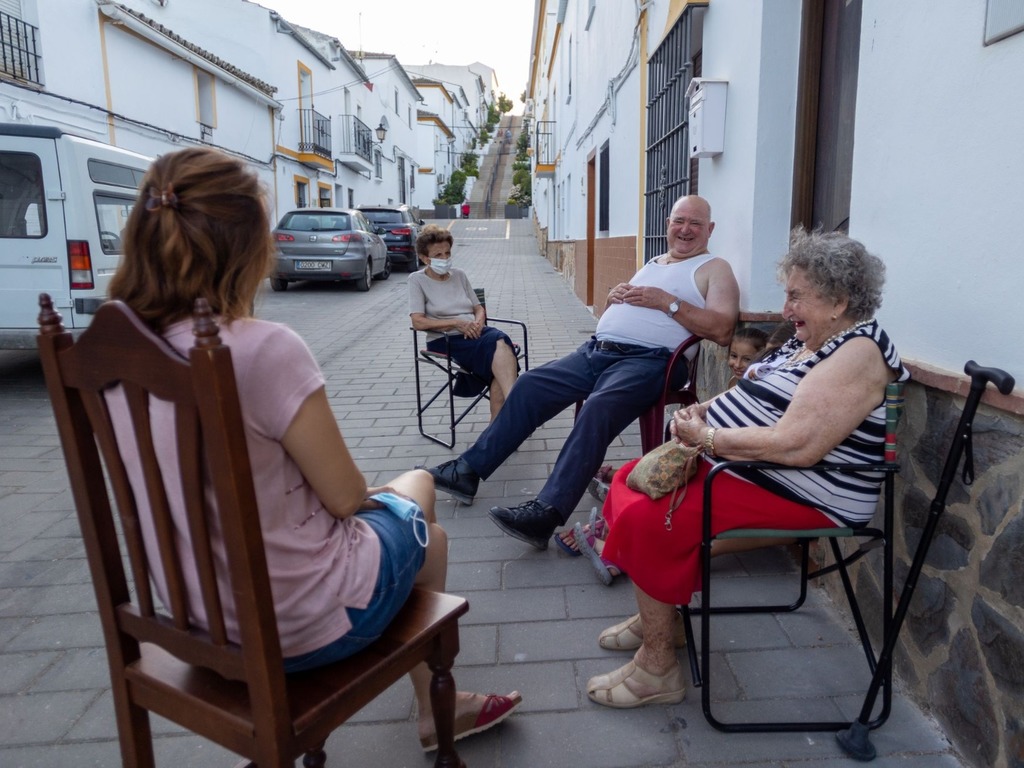 「飯後吹水」文化申請非物質文化遺產  西班牙小鎮望不受社交平台威脅