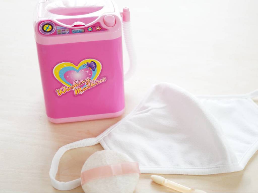 日網民分享 Daiso 玩具洗衣機特別用途！清洗口罩化妝掃無難度