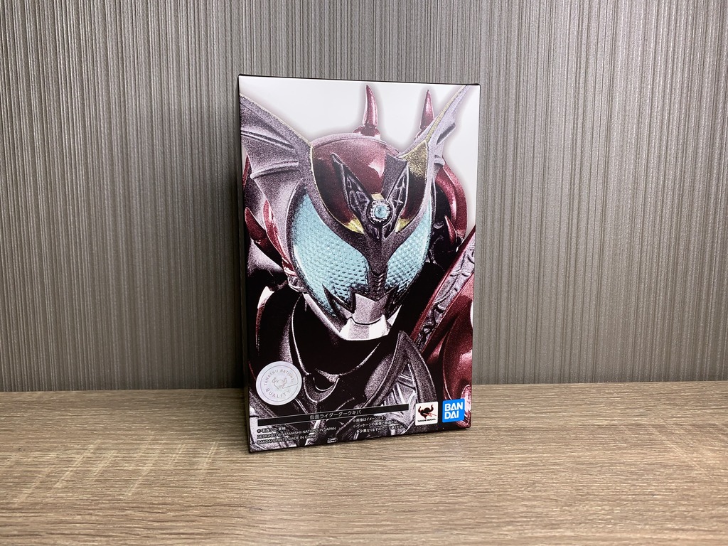 【宅玩意】真骨雕Dark Kiva開箱 魔王披風夠霸氣