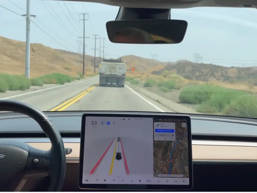 Tesla 再度延遲推出全自動駕駛 10 Beta 系統
