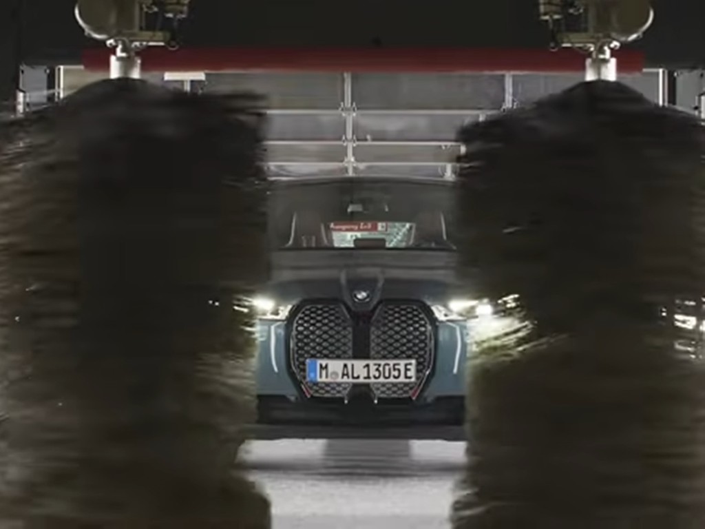 【e＋車路事】BMW 自駕系統願景  自動洗車兼充電