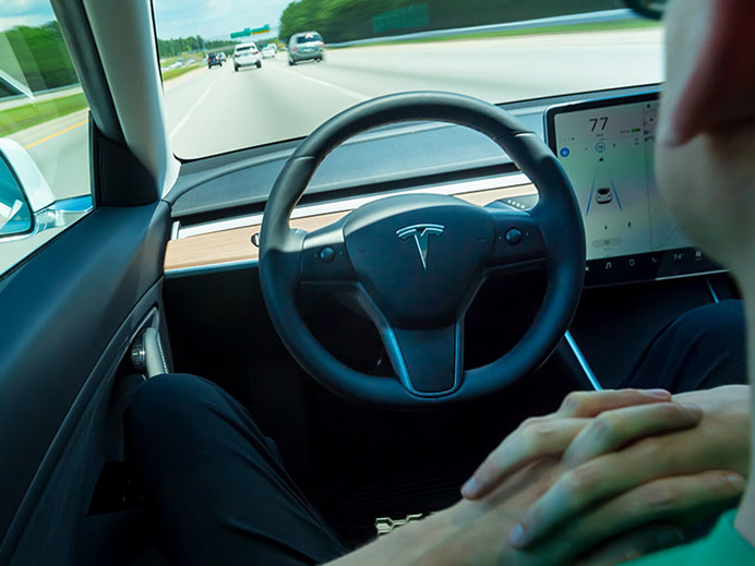 麻省理工最新研究 Tesla 司機啟用「自動駕駛」後不再專心