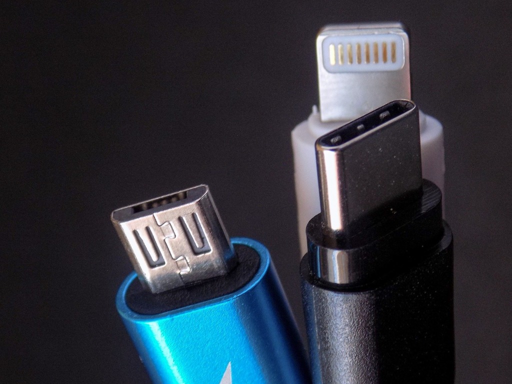 歐盟或要求統一手機充電介面 強制用 USB-C 望減電子垃圾