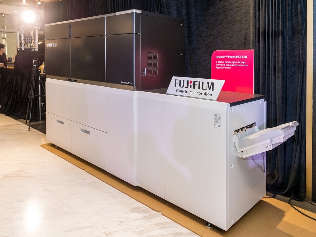 印出霓虹光管招牌! Fujifilm BI 新機增霓紅色碳粉