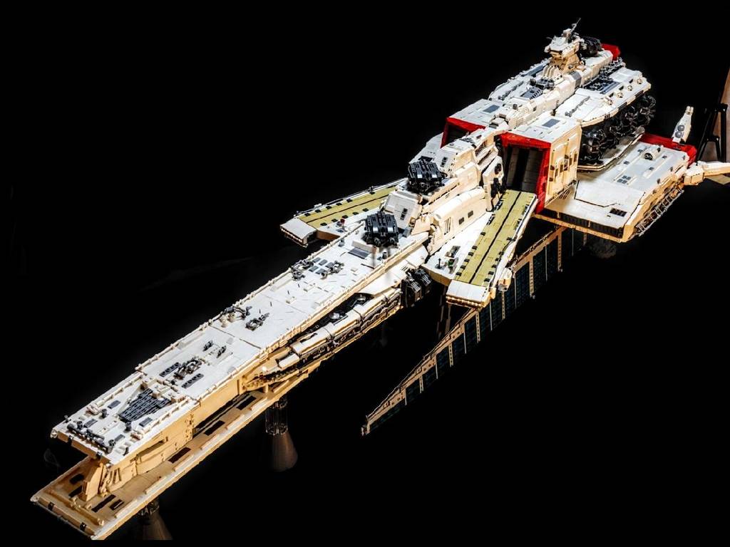 日網民砌出 LEGO《高達》勒佳林戰艦！全長 1.7 米超多電動機關