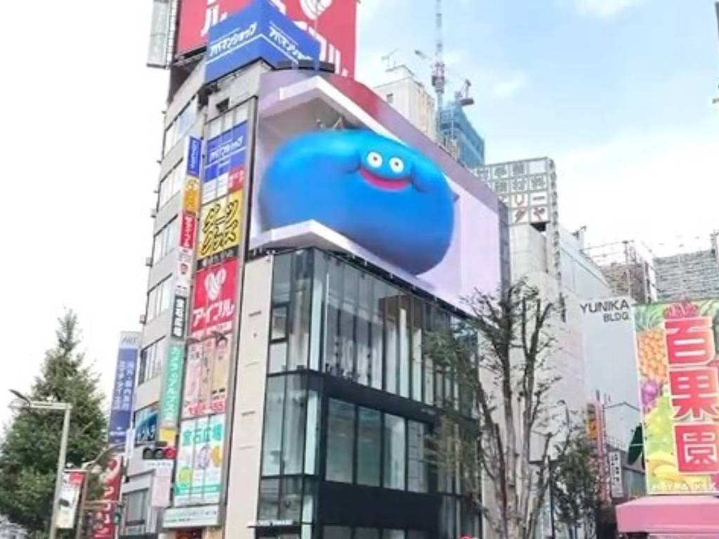 3D 史萊姆跳出新宿廣告牆！塞爆大樓超吸睛