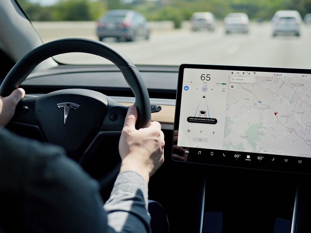 Tesla 自動駕駛系統現安全問題？官方公布撤回最新 FSD 版本