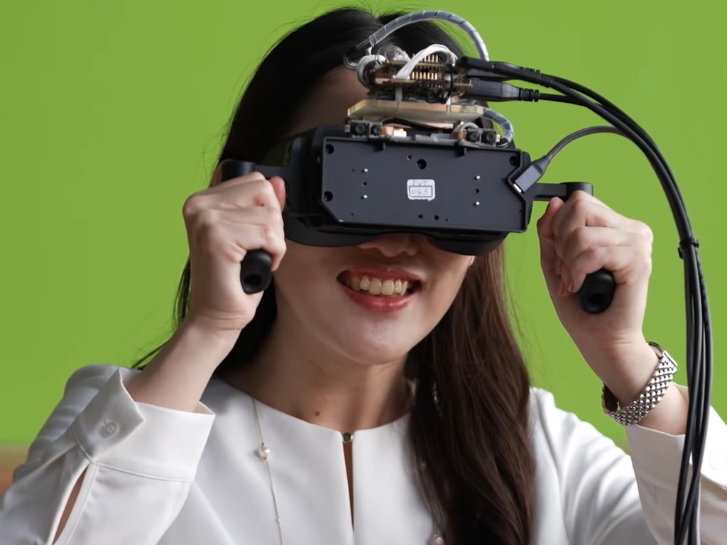 Sony 展示 4K OLED 微型顯示屏 VR 裝置！配合低延遲技術效果更像真