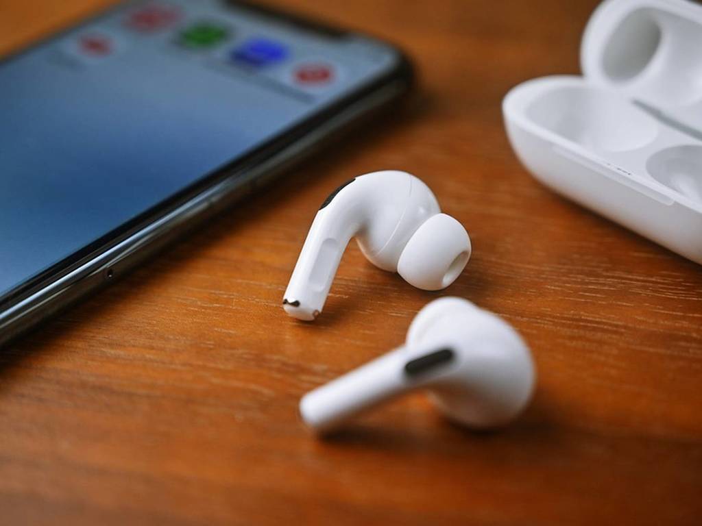 AirPods耳機界「一哥」地位不保？Apple無線耳機第三季出貨量大減33％