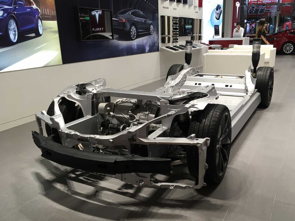 分析：自動駕駛如成功  Tesla股價可試2,000美元