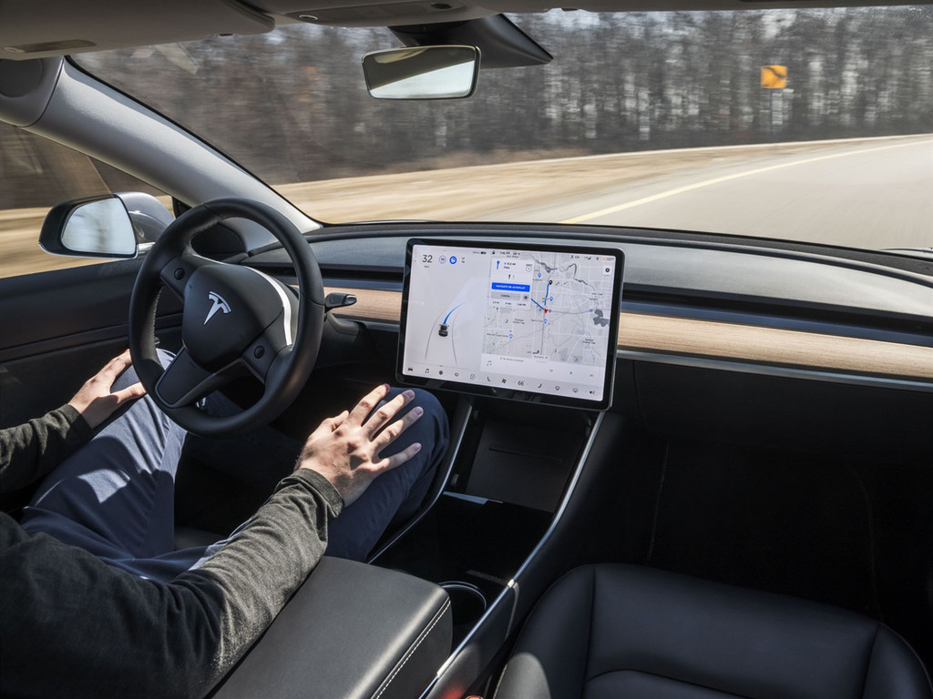 Tesla 推送自動駕駛測試軟件 冷靜與激情由車主選擇