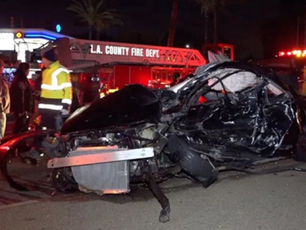 Tesla 車主用自動駕駛釀車禍 被控過失殺人罪