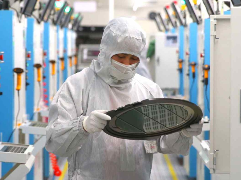 中國計劃成立跨境半導體工作委員會！傳邀 Intel、AMD 等高科技企業加盟！