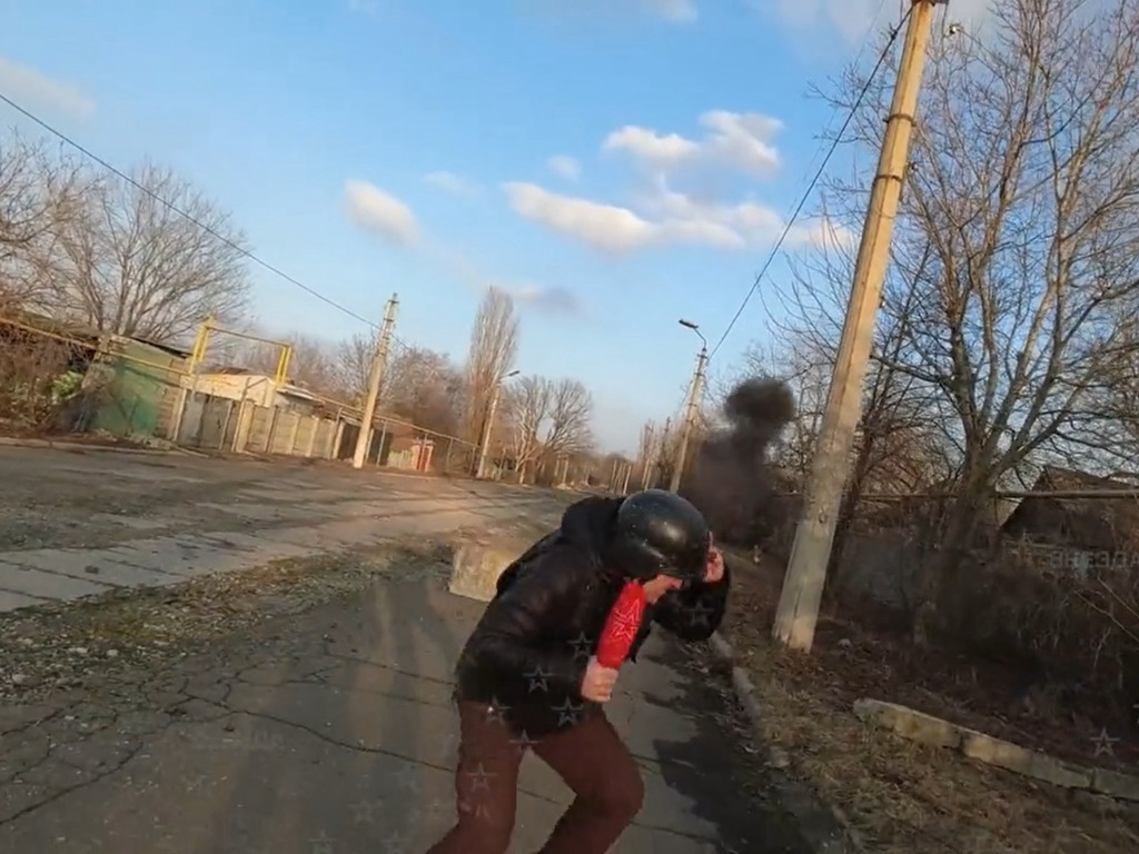 【俄烏局勢】記者採訪烏克蘭遇無人機砲擊 距爆炸位置僅 10 米