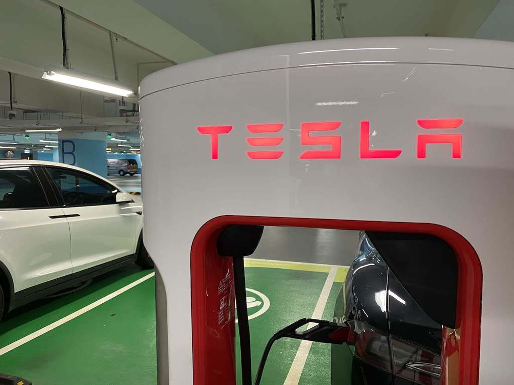 【俄烏局勢】周邊鄰國任用  Tesla超級充電站免費開放